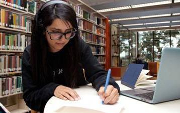 Girl with laptop in library